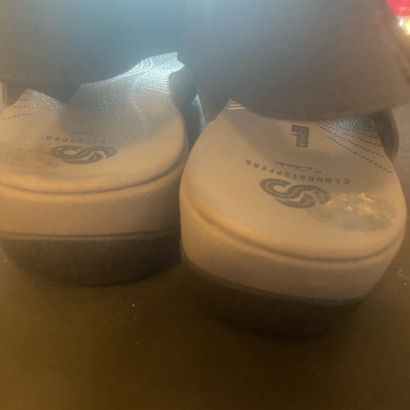 Great condition! Comfy! - Picture 3 of 5